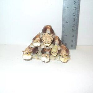 Turtles Stacked Pyramid Cowrie Shells Seashells Beach Art Straw Hats, Glasses